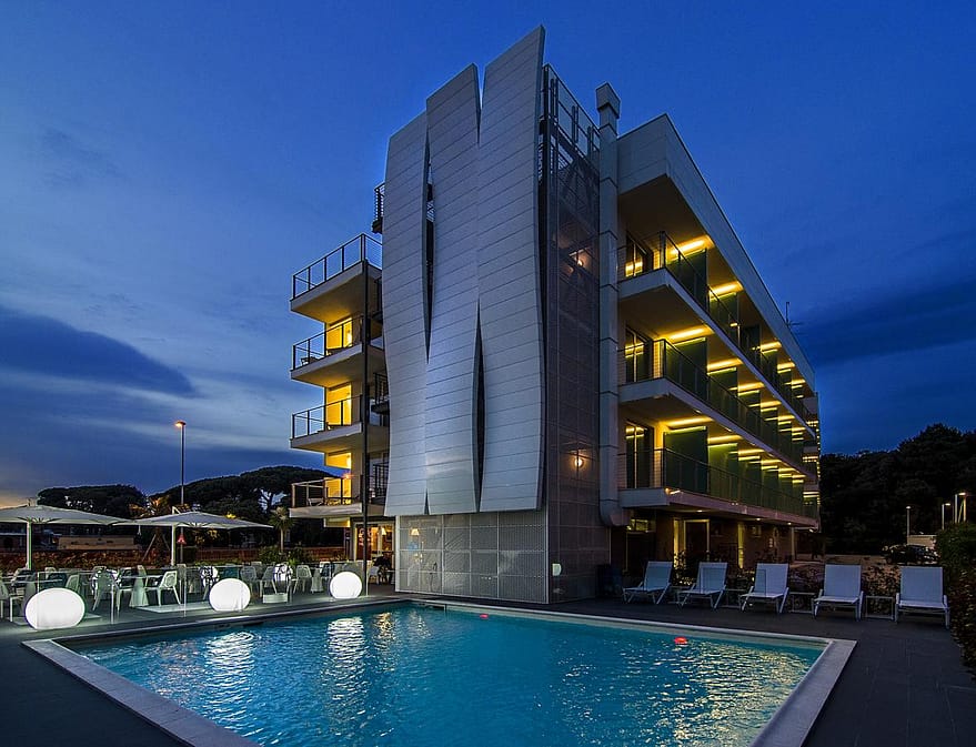 Hotel Mercure Viareggio outdoor swimming pool