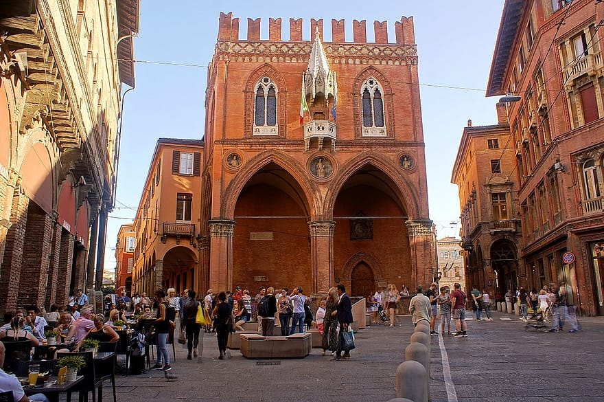 Bologna - Piazza della Mercanzia