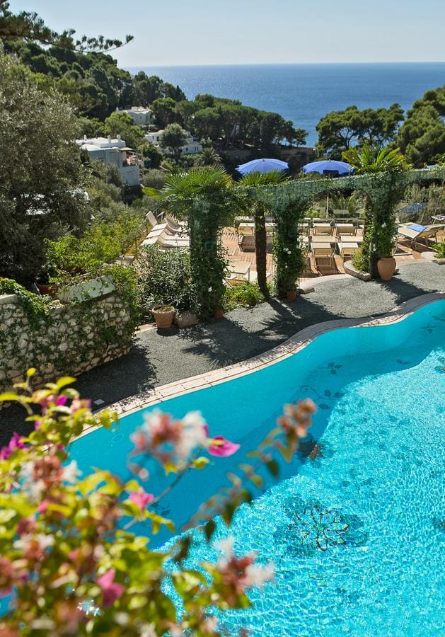 Hotel La Floridiana in Capri - swimming pool and sea view